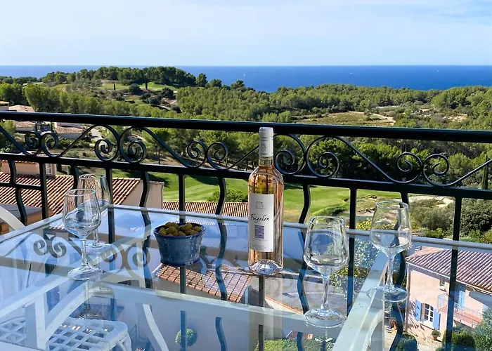T3 Vue Mer Exceptionnelle Au Domaine Fregate Bandol